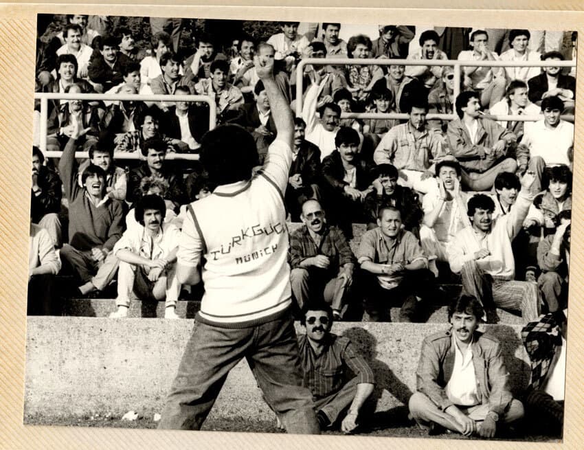 Fans des SV Türk Gücü München im Stadion, 1975
