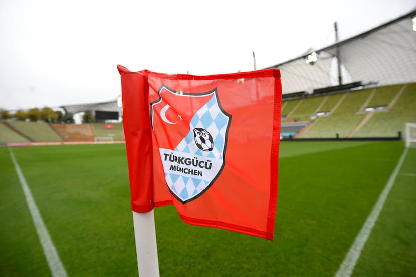 Türkgücü München Eckfahne im Stadion