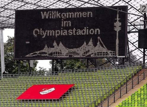 Willkommen im Olympiastadion — Türkgücü München Flagge